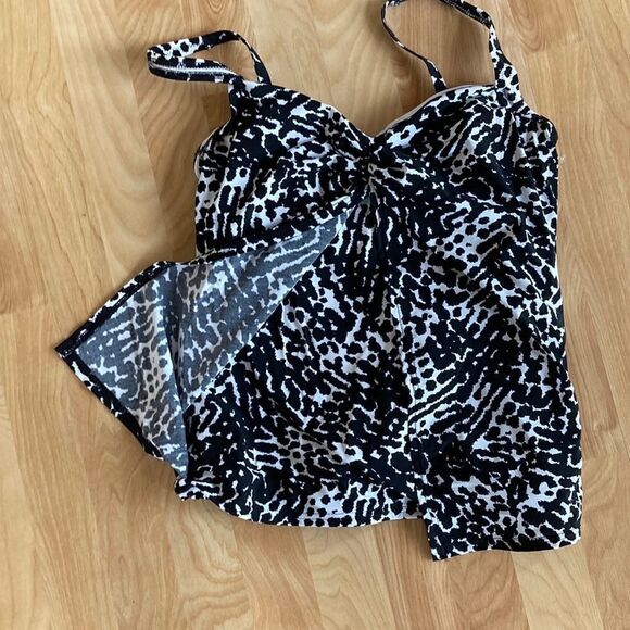 Land’s End Tummy control black and white animal print fly away tankini top 10 - Picture 8 of 10